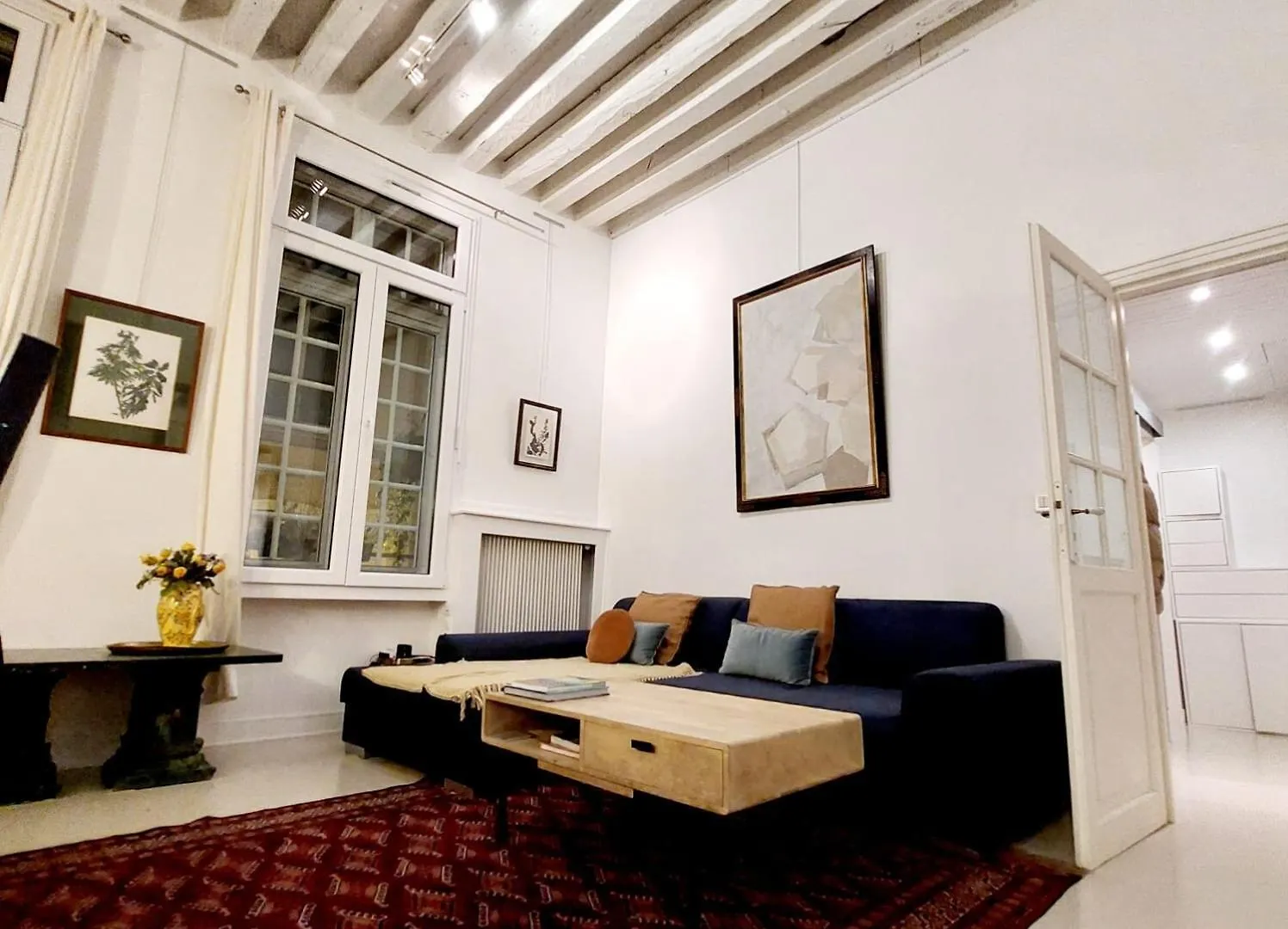 Spacious Apartment In Parijs